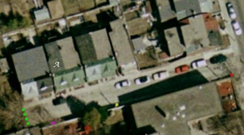 Street with markings. Satellite image from Google.